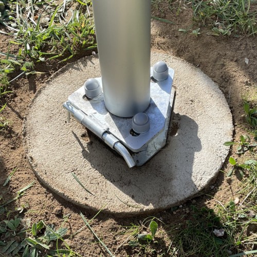 montaż-masztu-flagowego-aluminium.JPG