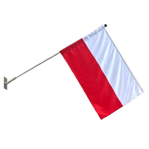 Maszt fasadowy obrotowy z flagą.jpg