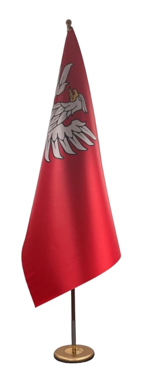 flaga-mazovia-satyna-na-stojaku-flagowym-gabinetowym.png