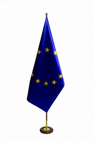 stojak flagowy darkwood na 1 maszt z flagą Unii Europejskiej